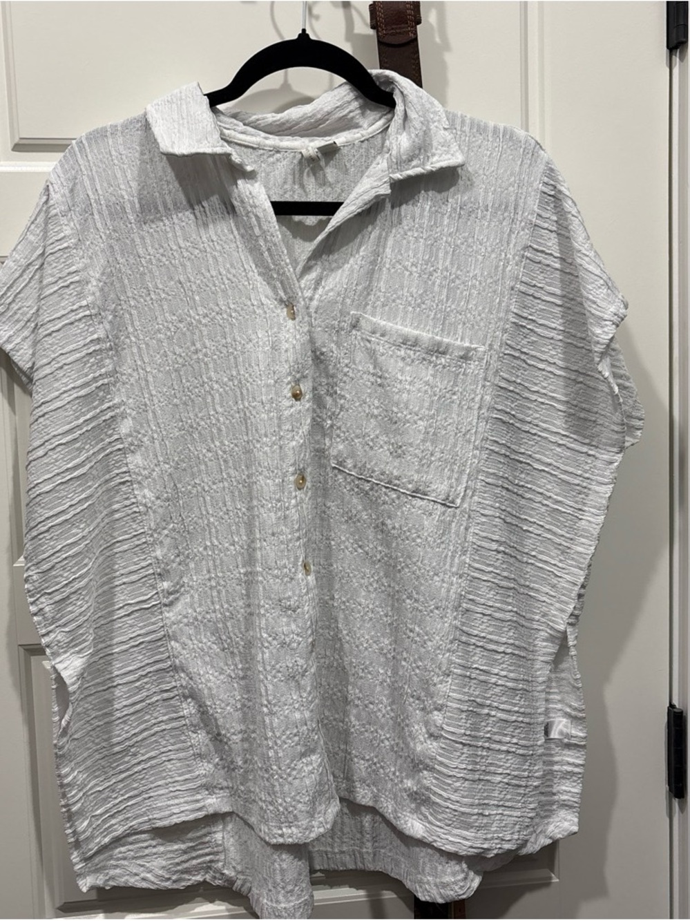 Men's Textured White Short-Sleeve Button Shirt